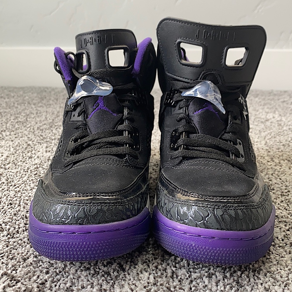 Men’s Jordans. These are VERY lightly used and in almost new condition.